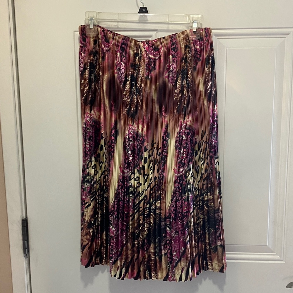 Pleated Floral-Pattern Midi Skirt in colorful hues OSFM